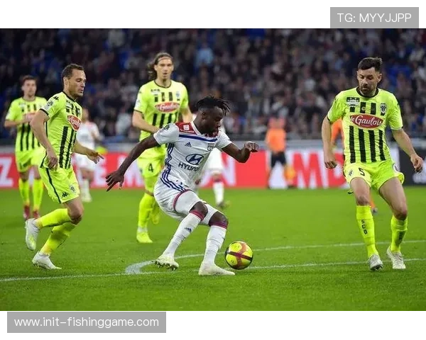 法甲第20轮保级区混战，多队积分紧咬陷胶着